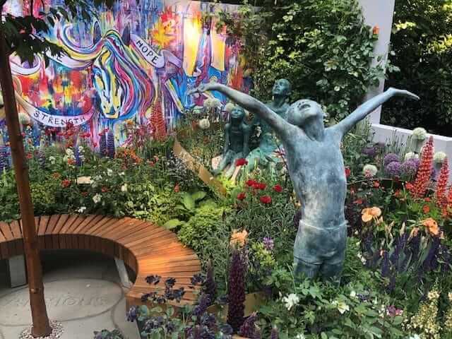 Gardengigs-Chelsea-Flower-Show-S-Bench-and-Statue