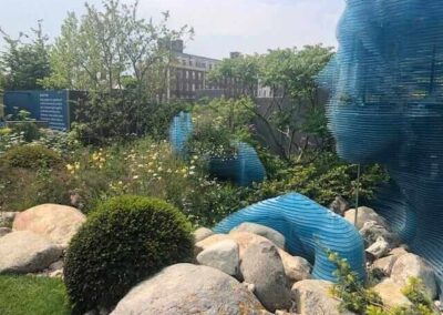 Gardengigs-VARIOUS-GARDENS-Chelsea-Flower-Show-Blue-Statue-Sideview